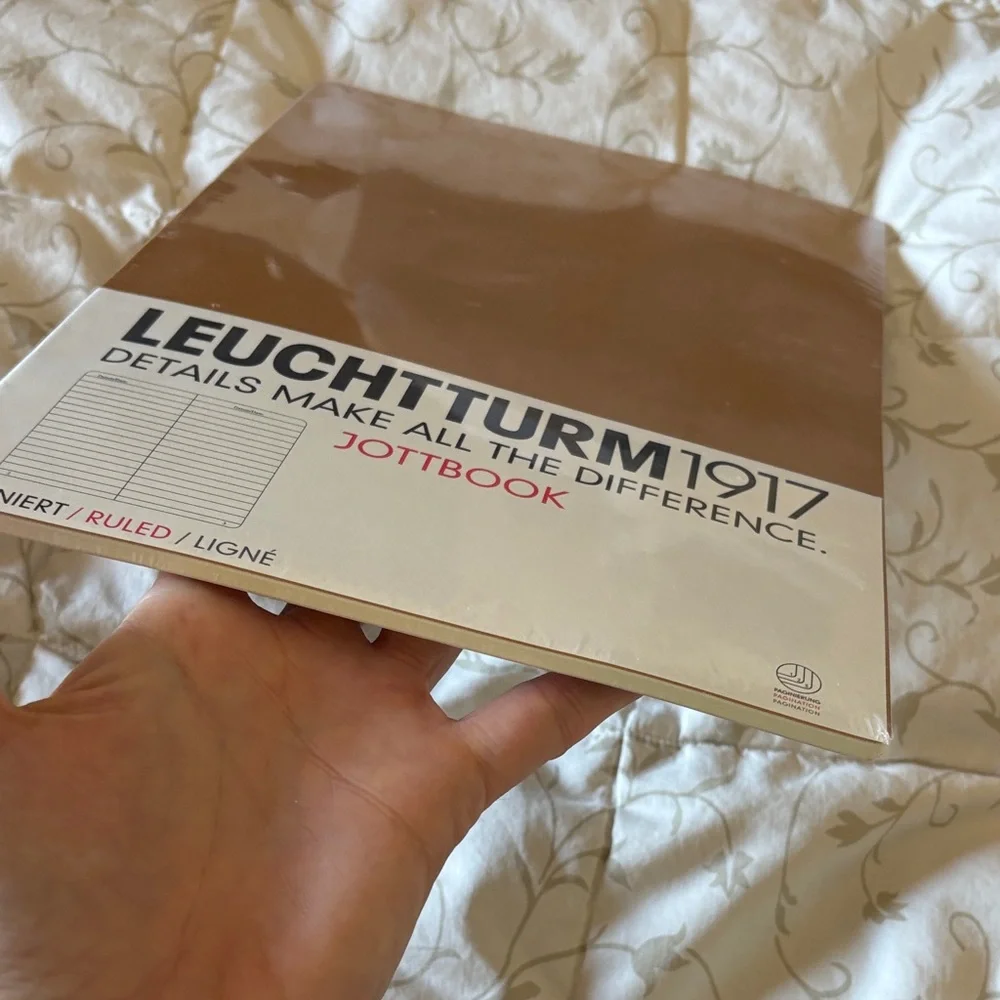 Leuchtturm Jottbook A4 (210x297)‎ 60 pages, 16 pages perforated, ruled, caramel